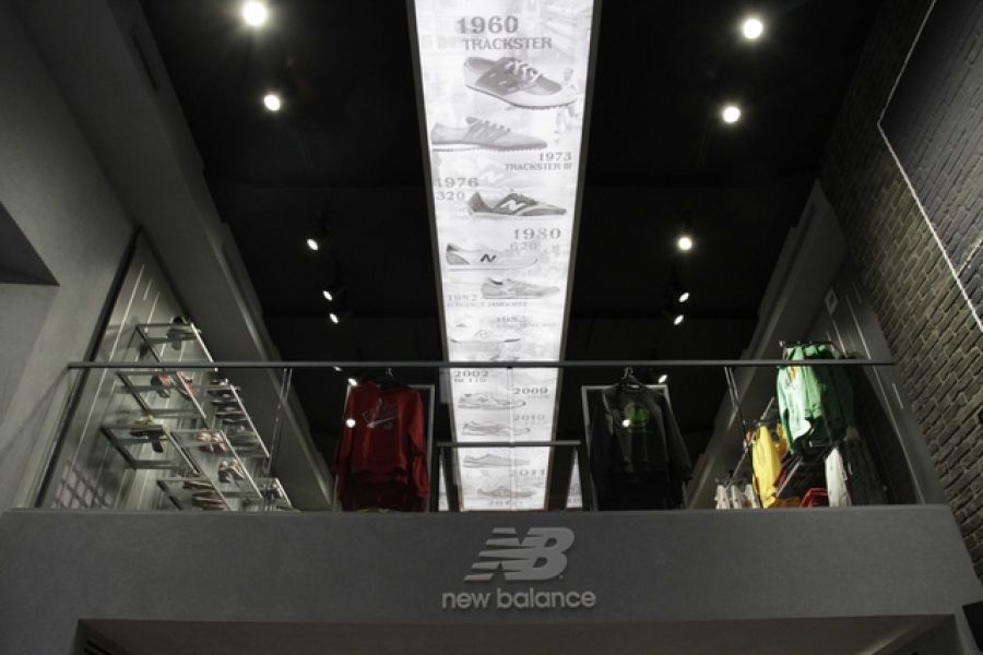 Punto vendita New Balance, Via de' Toschi, Bologna